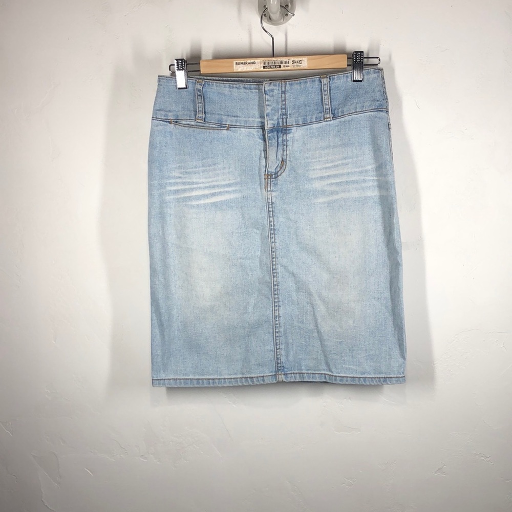 Paris Blues light wash denim skirt size 5